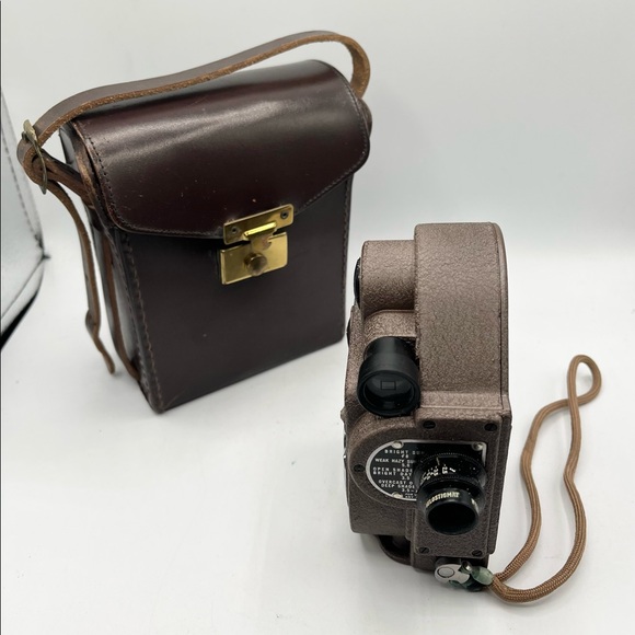 Vintage Revere Eight Model 88 Movie Camera & Leather Case - Picture 1 of 5